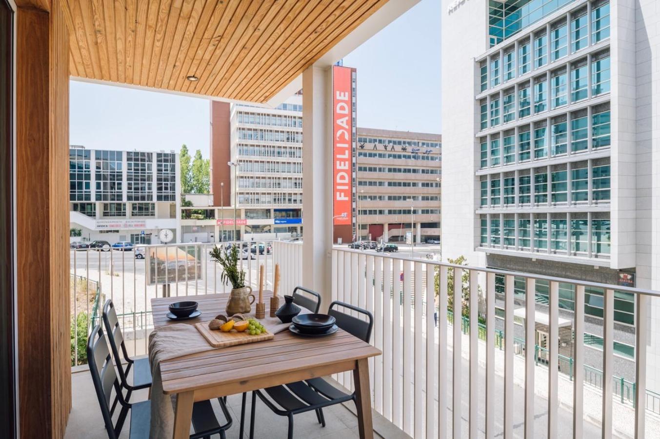 Apartment Terracina - 2 Bedrooms And Terrace In Campolide Lisbon